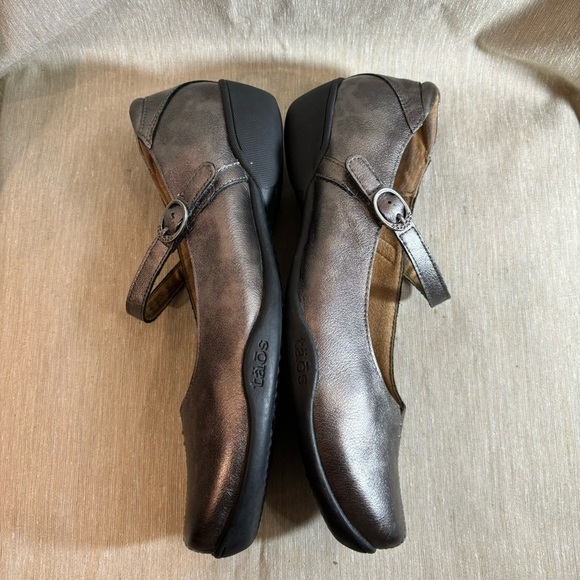 TAOS Sz 9.5 Pewter Colourway Leather Mary Jane Style Velcro Closure Shoes - Picture 5 of 10